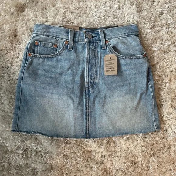 Women’s Levi's Icon Woven Minutes Denim Mini Skirt, size 25 - Picture 5 of 8